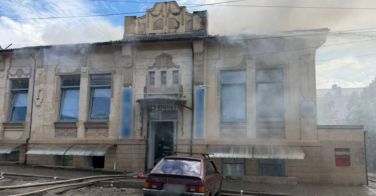 Ворог вдарив ракетою та БпЛА: російський обстріл Запоріжжя 26 червня розслідують як воєнний злочин, — ФОТО