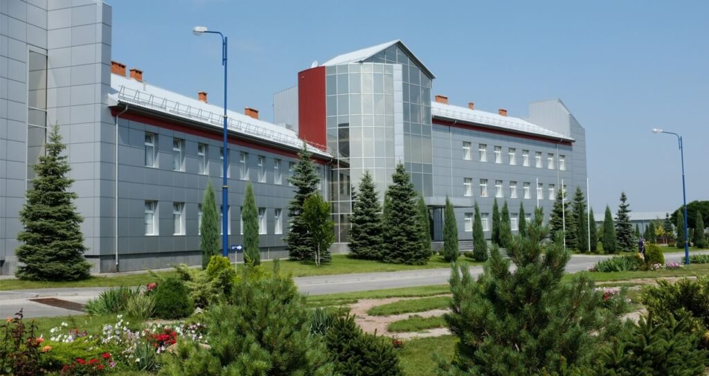 Бренд «Хортиця», заснований у Запоріжжі, входить до числа найпопулярніших горілчаних марок світу та експортується до багатьох країн. 