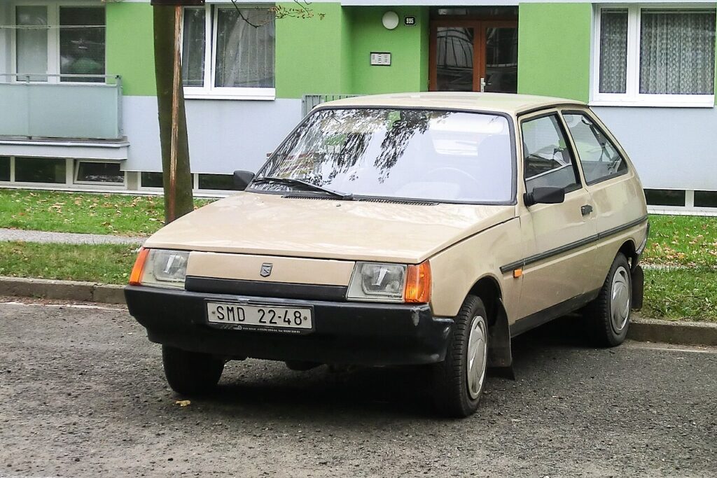 Автомобілі «Запорожець», «Таврія» та «Славута», вироблені компанією ЗАЗ, стали знаковими моделями в історії українського автопрому. 