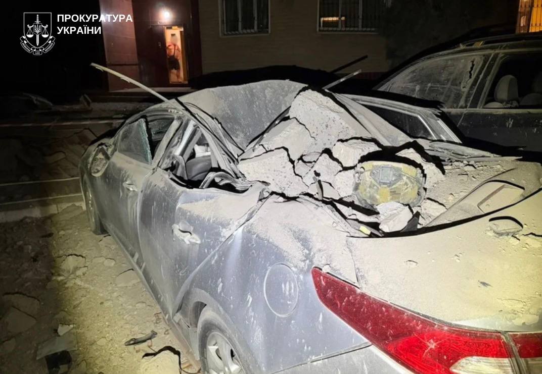 Поранено 9 людей, серед них двоє дітей: авіаудар по багатоповерхівці в Запоріжжі розслідують як воєнний злочин