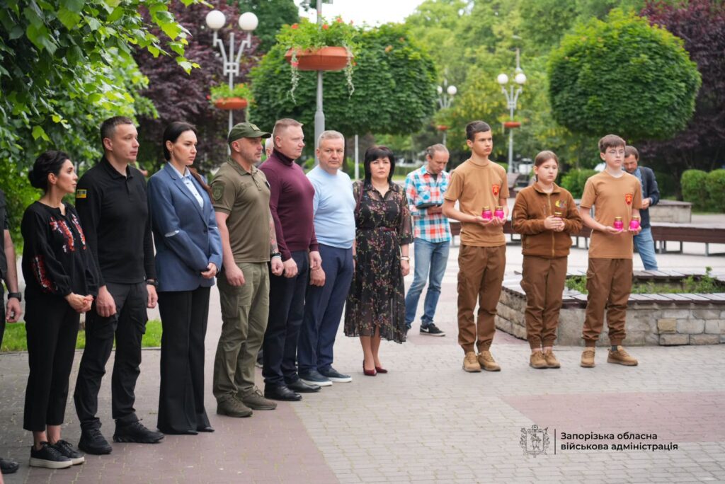 Дзвіночки замість голосів: у Запоріжжі вшанували пам’ять дітей, життя яких забрала війна (ФОТО, ВІДЕО)