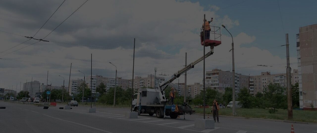 Из-за активизации российских беспилотников на запорожских остановочный комплексах начали устанавливать антидроновые сетки, — ФОТО