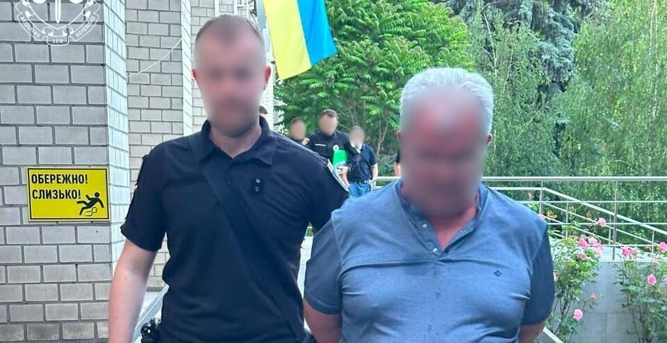 Правоохранители задержали 65-летнего владельца магазина в Запорожье: его подозревают в изнасиловании 11-летней девочки