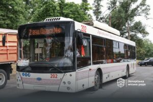 У Запоріжжі відновили роботу тролейбуса, який поєднує два райони міста, — ФОТО