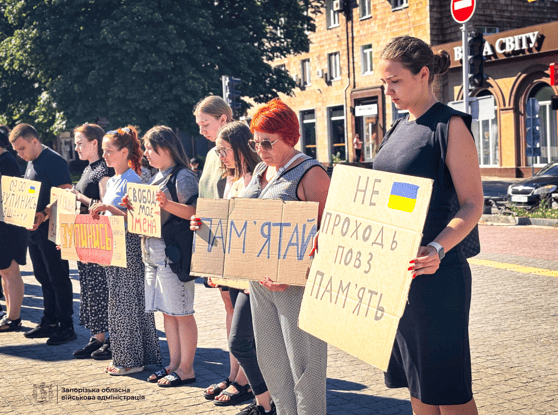 Вдячність та пам'ять: запорізька молодь вчергове провела акцію «Вшануй. Зупинись» (ФОТО, ВІДЕО)
