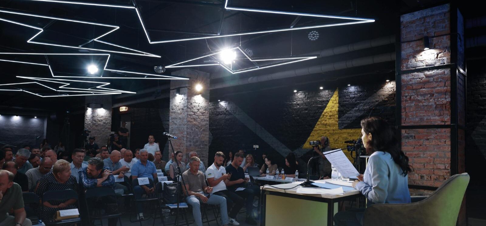Бюджетна сесія в укритті: як у Запоріжжі розподілили мільйони гривень державної субвенції та міських коштів