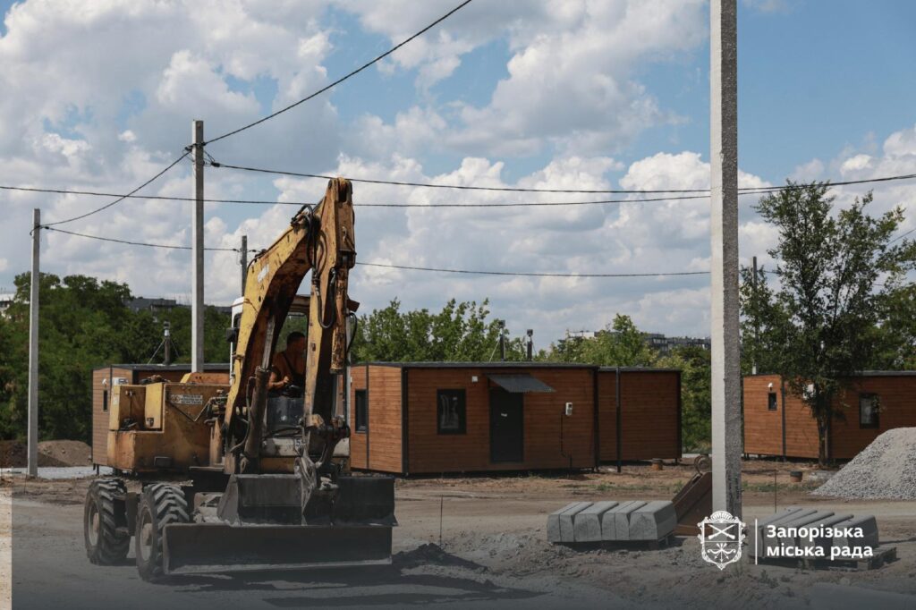 Сучасне модельне містечко для ВПО у Запоріжжі готують до введення в експлуатацію