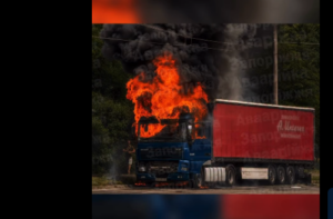 Ворог вдарив дронами по Запоріжжю: палають вантажівки, є поранений, — ВІДЕО