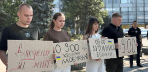 Триває протягом двох місяців: у Запоріжжі продовжується акція «Зупинись. Вшануй», — ФОТО, ВІДЕО