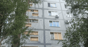 Вибиті вікна: через удари РФ у четвер отримали пошкодження три будинки у Космічному районі Запоріжжя
