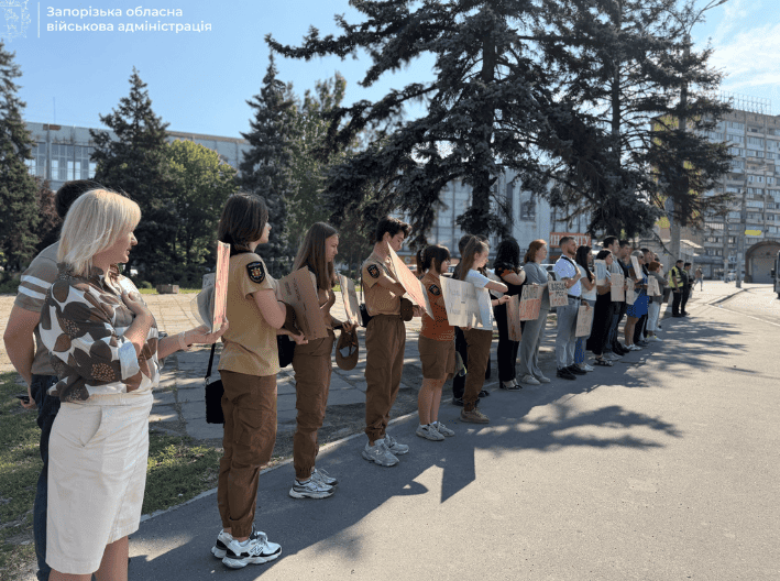 Триває протягом двох місяців: у Запоріжжі продовжується акція «Зупинись. Вшануй» (ФОТО, ВІДЕО)