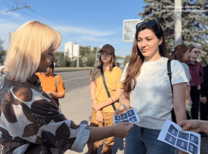 Триває протягом двох місяців: у Запоріжжі продовжується акція «Зупинись. Вшануй» (ФОТО, ВІДЕО)