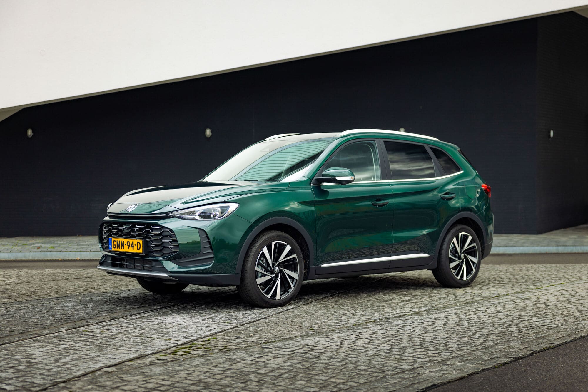 Бензин, гібрид чи електротяга: як обрати оптимальну версію MG ZS?