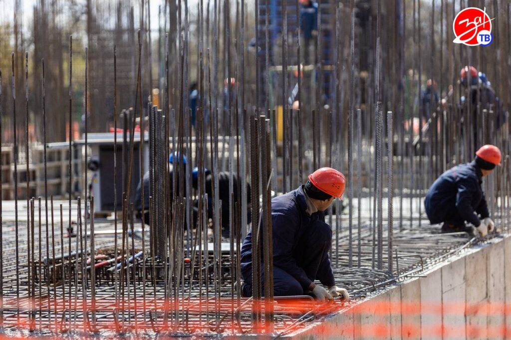 Будівельний майданчик житлового комплексу «Патріарх» в окупованому Мелітополі Запорізької області у квітні 2026 року.