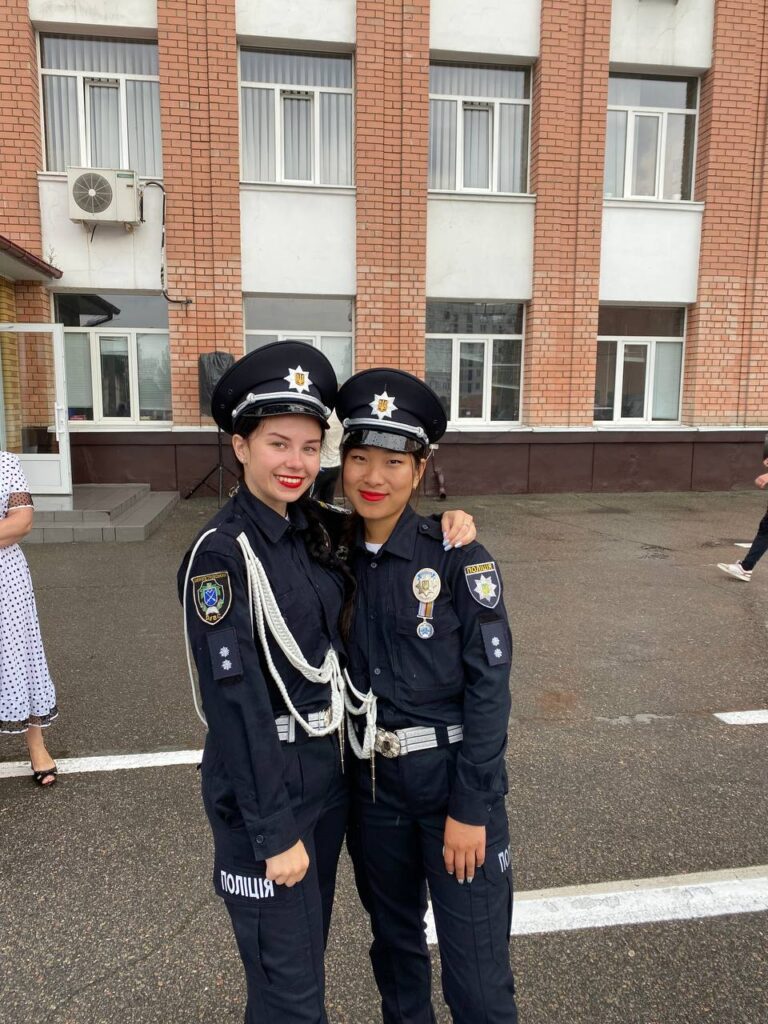 Ангеліна Цой служить слідчою в поліції.