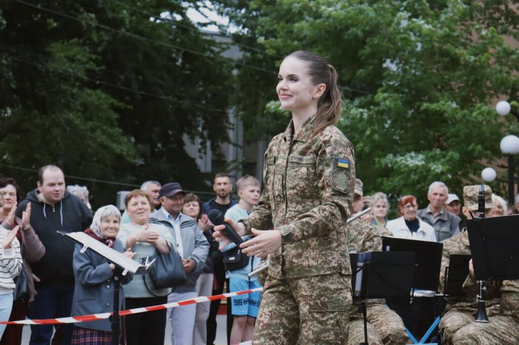Вікторія Сімонова та оркестр 25-ї бригади охорони громадського порядку імені князя Аскольда НГУ