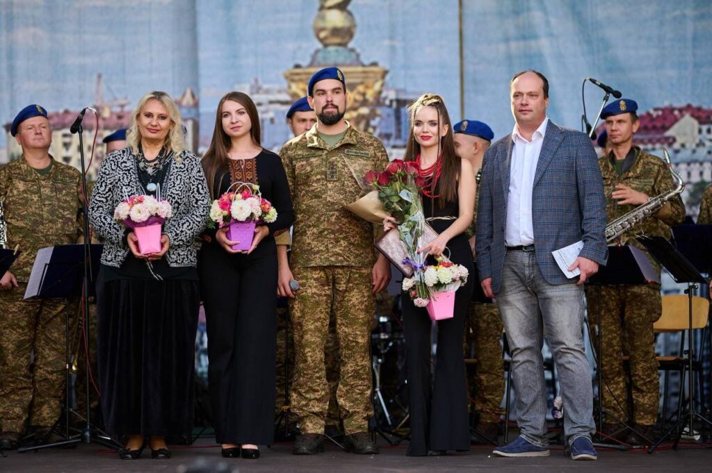 Вікторія Сімонова та оркестр 25-ї бригади охорони громадського порядку імені князя Аскольда НГУ