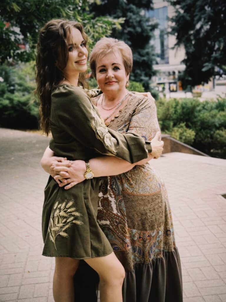 Вікторія Сімонова разом з мамою Іриною.