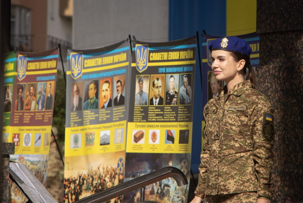 Вікторія Сімонова та оркестр 25-ї бригади охорони громадського порядку імені князя Аскольда НГУ
