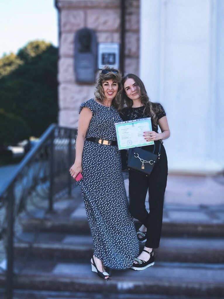 Вікторія Сімонова разом з Народною артисткою України Інною Гапон.