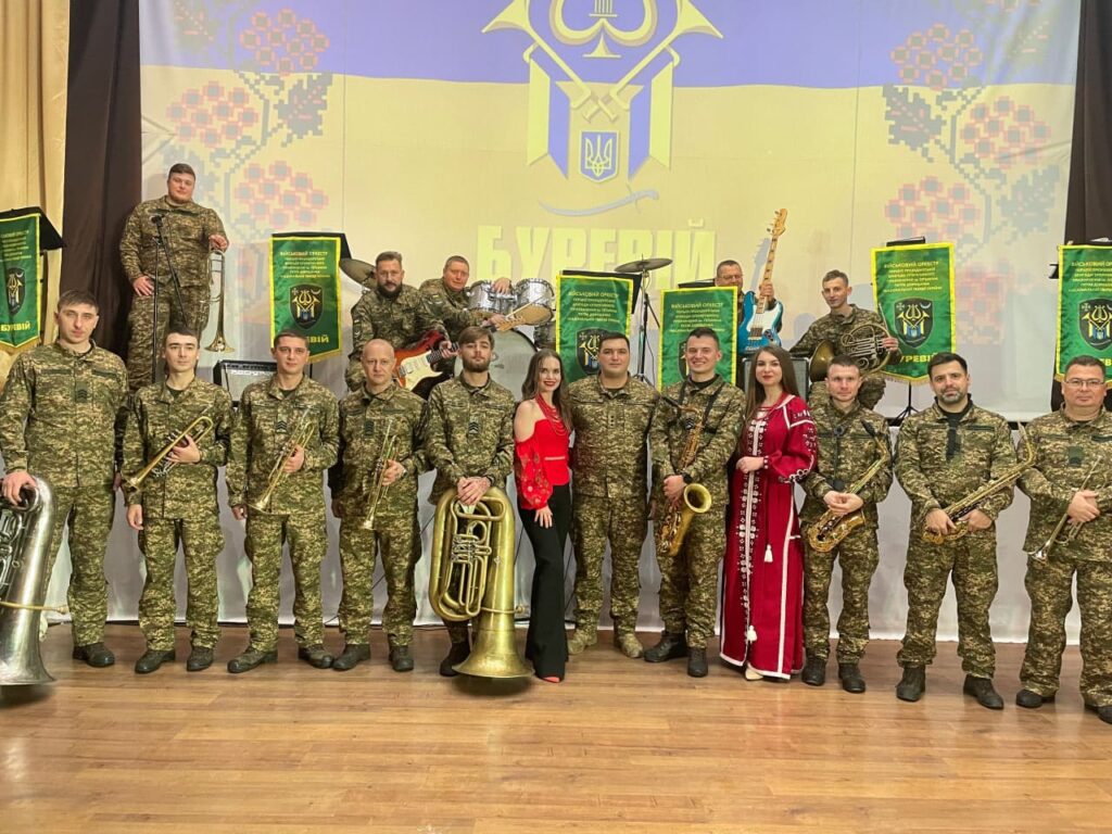 Співпраця Вікторії Сімонової з військовим оркестром 1-ї президентської бригади НГУ «Буревій».
