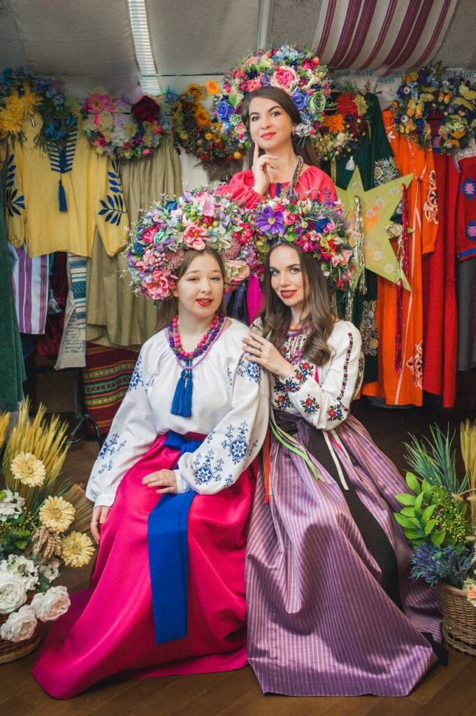 Вікторія Сімонова разом з етногуртом Folk Band Fantasy.