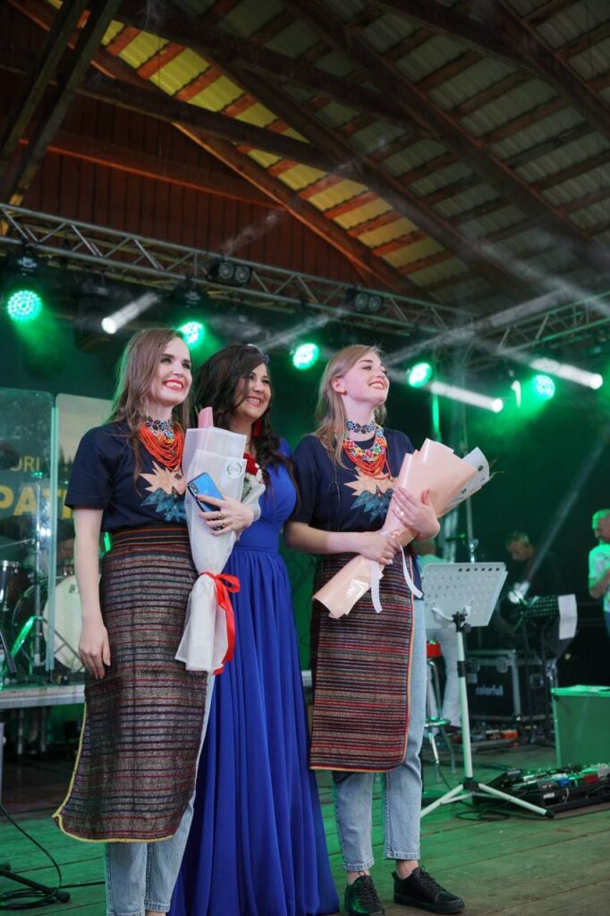 Вікторія Сімонова під час виступів з гуртом Hutsul Planet