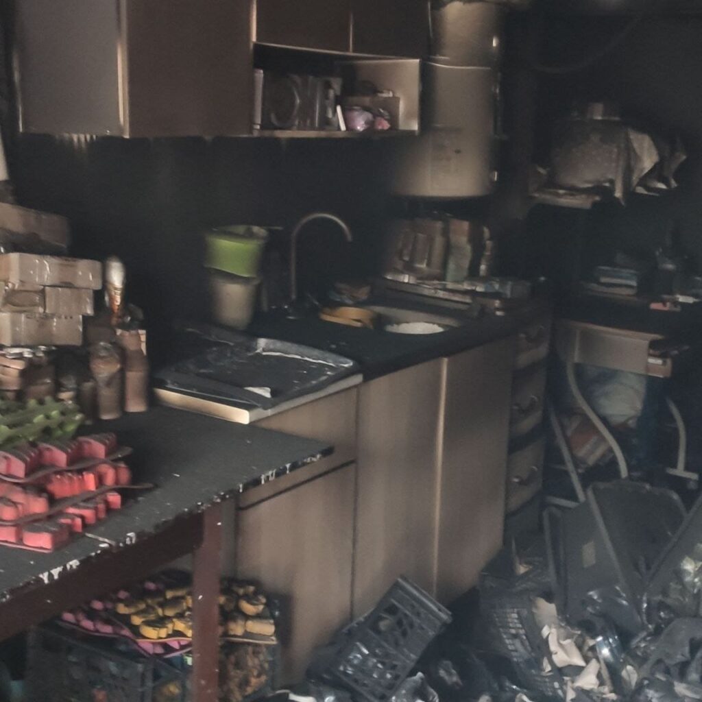 Наслідки пожежі в гіпсовій майстерні родини Бєлок в 2025 році Запоріжжя