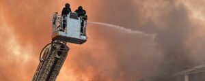Палали складські приміщення: рятувальники показали наслідки вечірньої атаки РФ на Запоріжжя 1 липня, — ФОТО, ВІДЕО