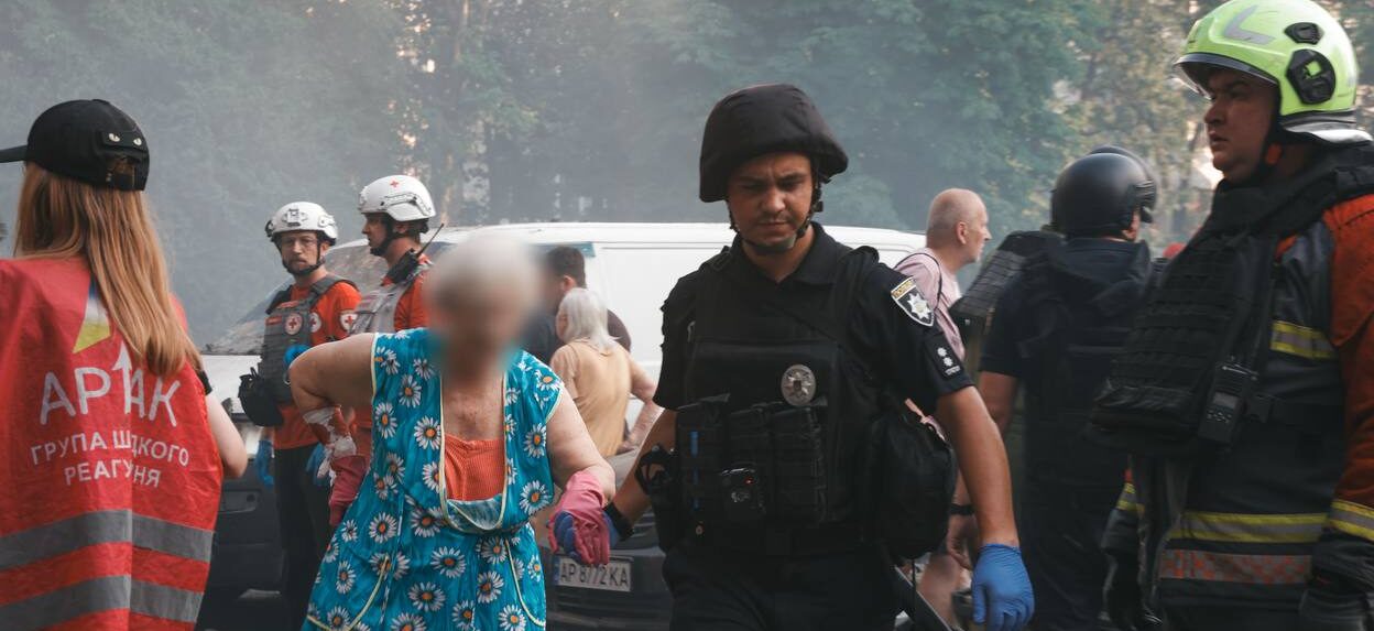 Через масовані удари РФ по Запоріжжю 3 липня дві людини загинули та десятки постраждали, є влучання у багатоповерхівки, — ФОТО, ВІДЕО