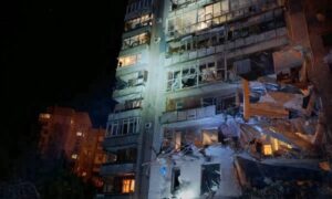 Вночі ворог вдарив КАБами по Запоріжжю: серед постраждалих — дитина, зруйновано стіну багатоповерхівки, — ФОТО, ВІДЕО