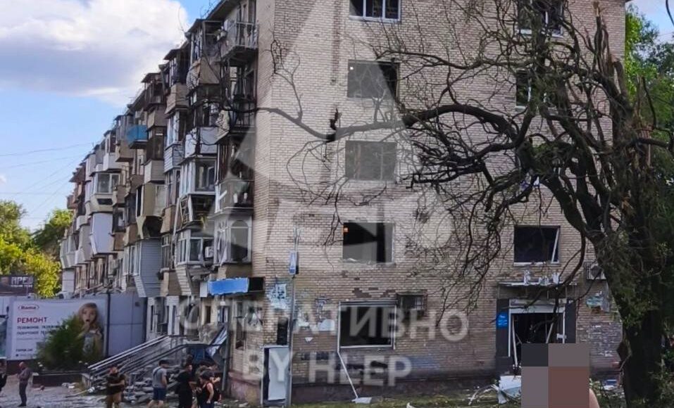 Новий удар по Запоріжжю: постраждали люди, пошкоджений багатоповерховий будинок