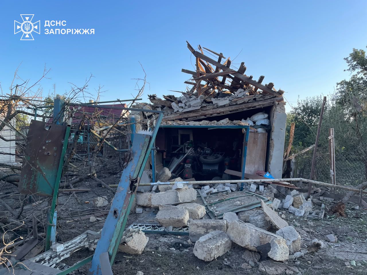 Палали будинки та поранено людей: ворог двічі атакував Вільнянськ, — ФОТО