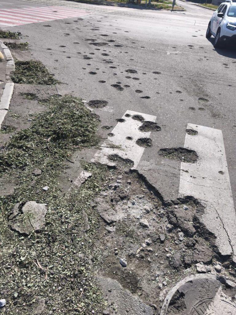 Понад 2900 м² засмічення земель: в екоінспекції озвучили наслідки ворожих атак Запоріжжя, — ФОТО
