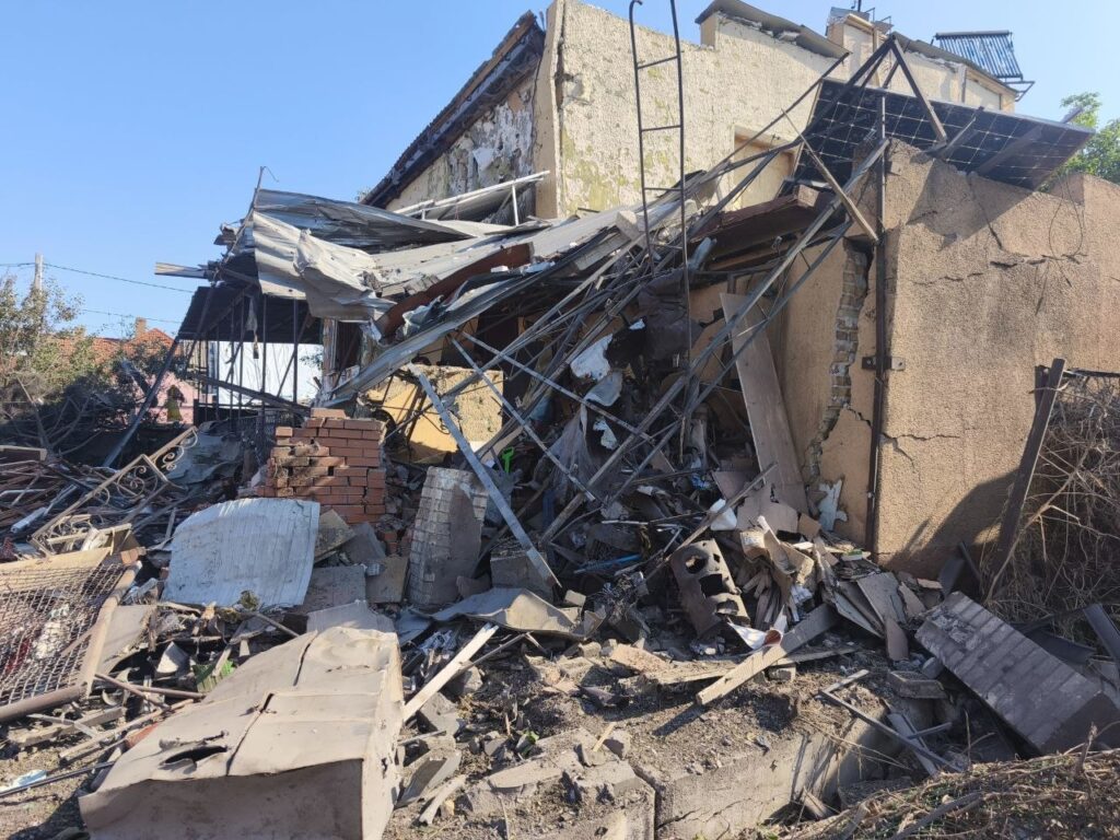 Понад 2900 м² засмічення земель: в екоінспекції озвучили наслідки ворожих атак Запоріжжя, — ФОТО