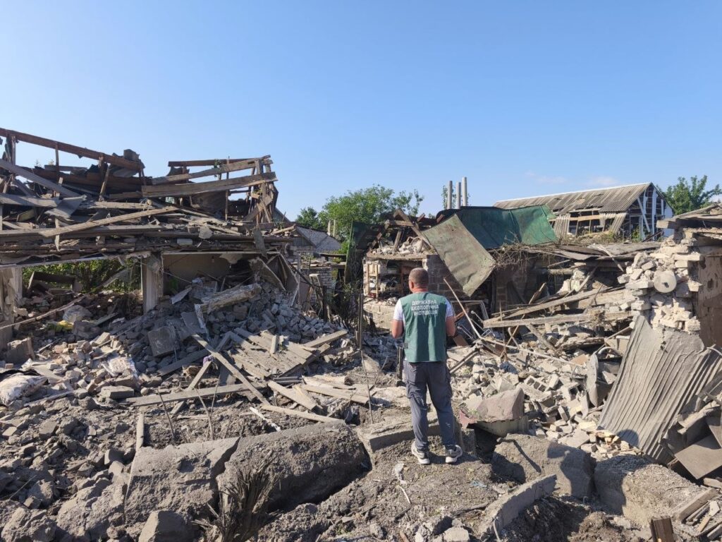 Понад 2900 м² засмічення земель: в екоінспекції озвучили наслідки ворожих атак Запоріжжя, — ФОТО