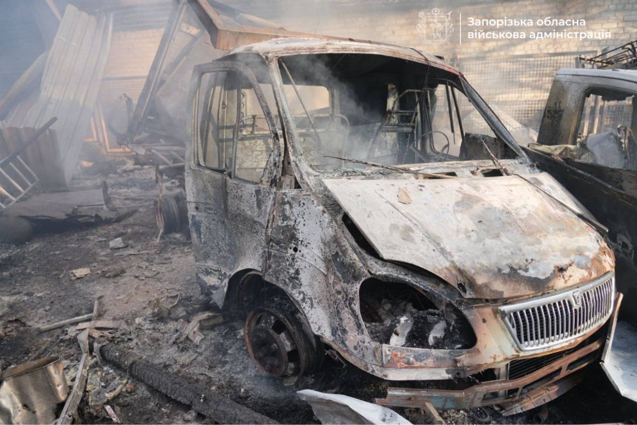 Поранено людей, пошкоджено підприємство та знеструмлено споживачів: наслідки масованої атаки Запоріжжя, — ФОТО