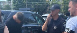«Бронював» ухилянтів на оборонному заводі: правоохоронці затримали мешканця Запоріжжя