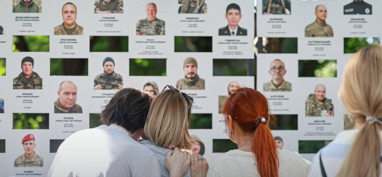 Десятки світлин захисників: у Запоріжжі на Алеї пам’яті полеглих Героїв відкрили нові стенди, — ФОТО