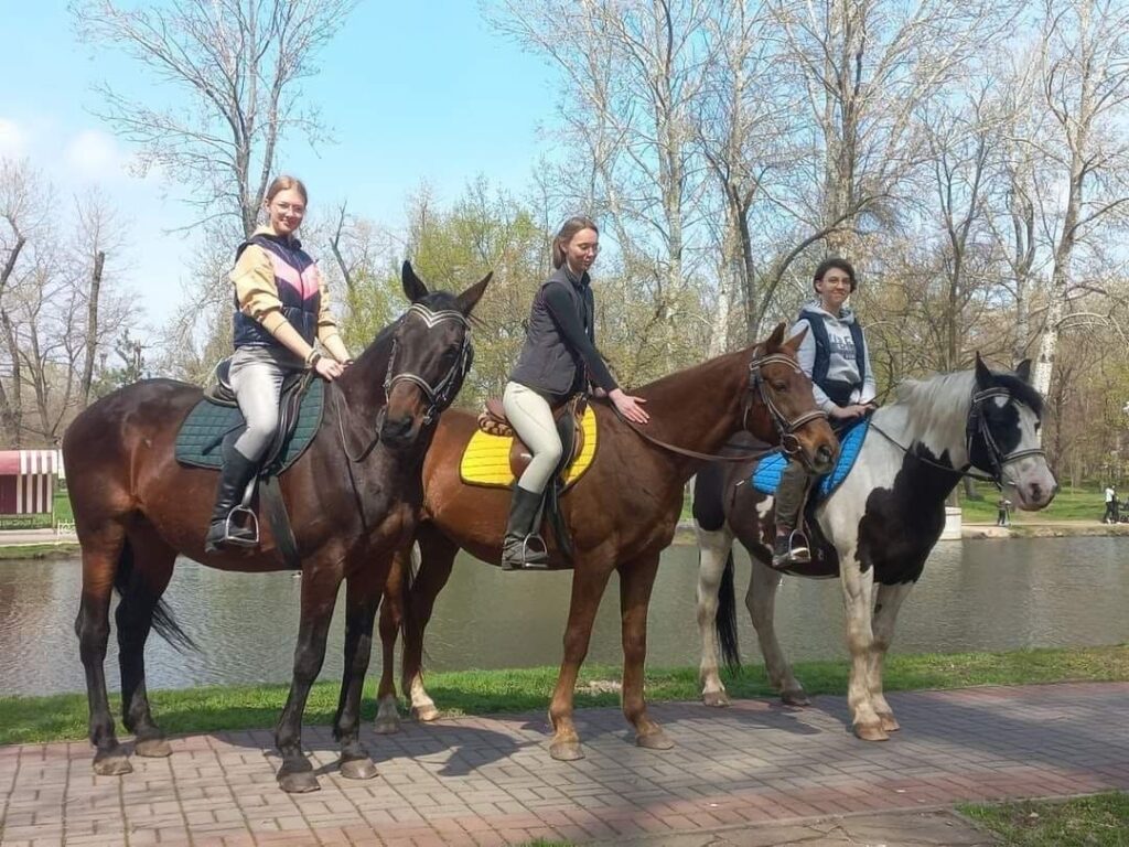 Верхова їзда та іпотерапія в Дубовому гаю в Запоріжжі