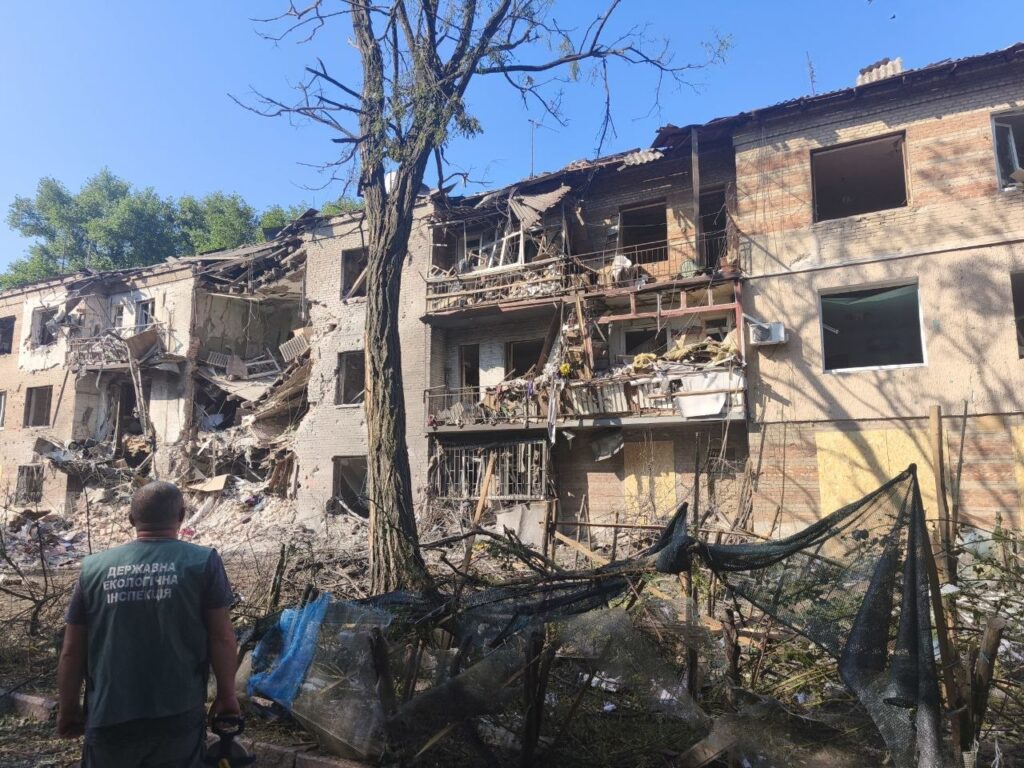 В екоінспекції озвучили наслідки російського удару по Шевченківському району Запоріжжя