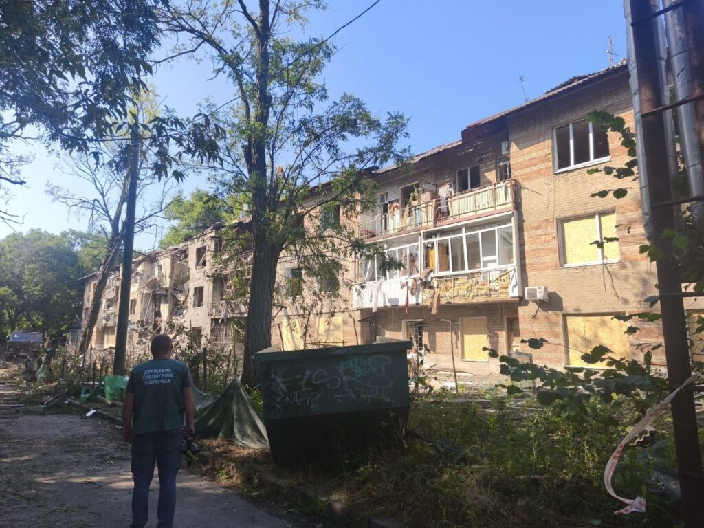 В екоінспекції озвучили наслідки російського удару по Шевченківському району Запоріжжя