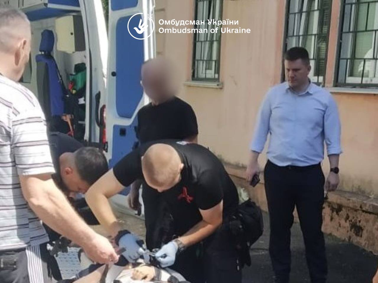 У квартирі 40 кв м мешкали вісім людей: у Запоріжжі викрили приватний пансіонат, де пенсіонерів тримали в жахливих умовах
