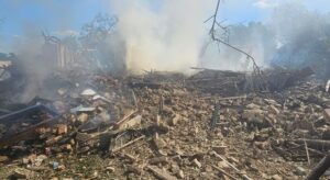 Палаючі будинки, трава та поля з хлібом: російські обстріли спричинили два десятки пожеж у Запорізькій області, — ФОТО