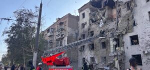 Ворог вдарив по Запоріжжю: загинула людина, є поранені, дитина знаходиться під завалами, — ФОТО, ВІДЕО