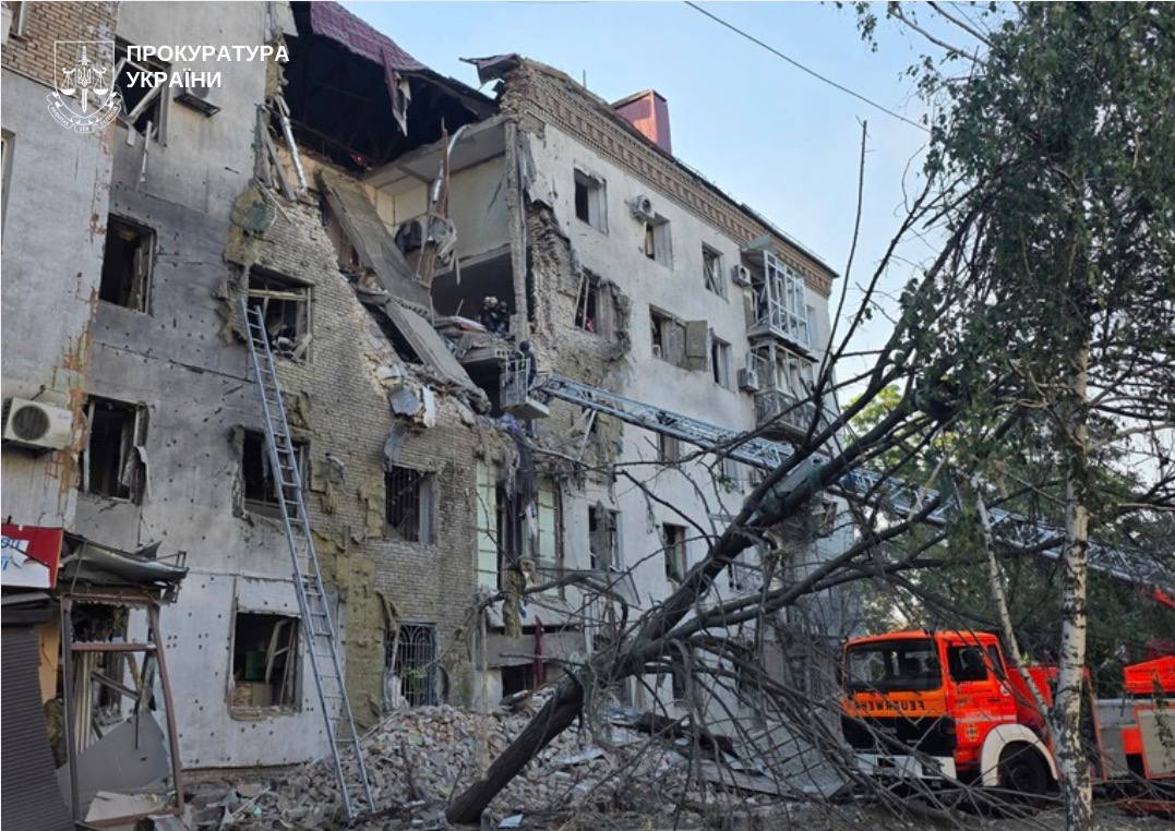 Троє загиблих та 41 поранений: авіаудар по Запоріжжю розслідують як воєнний злочин