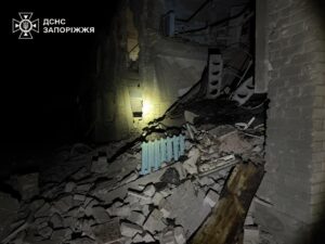 Россияне нанесли авиаудар по медучреждению в пригороде Запорожья: разрушено здание и произошел пожар в столовой