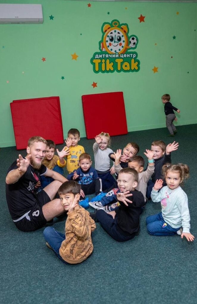 центр «ТікТак» відвідують близько 100 вихованців: одні обирають один напрям, інші поєднують кілька активностей.
