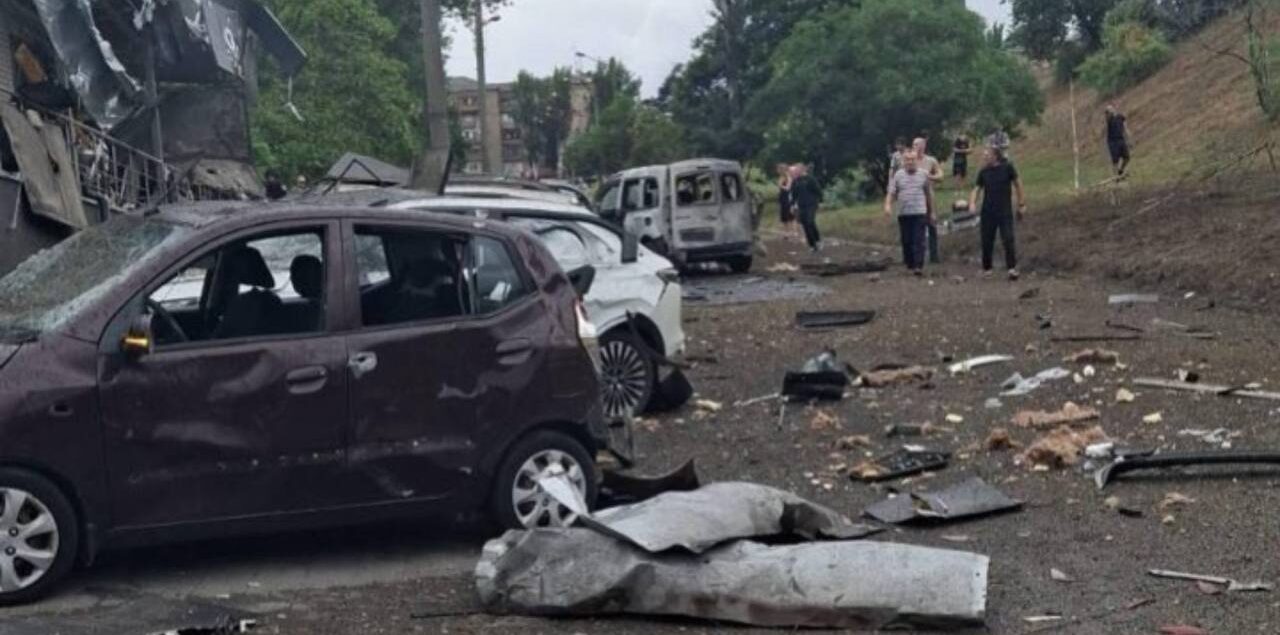 Ворог завдав ударів по Запоріжжю: люди перебувають під завалами багатоповерхівки, — ФОТО, ВІДЕО