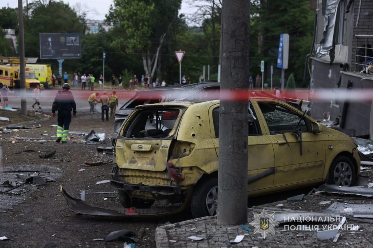 Поранено 28 людей: масований авіаудар по Запоріжжю розслідують як воєнний злочин, — ФОТО, ВІДЕО